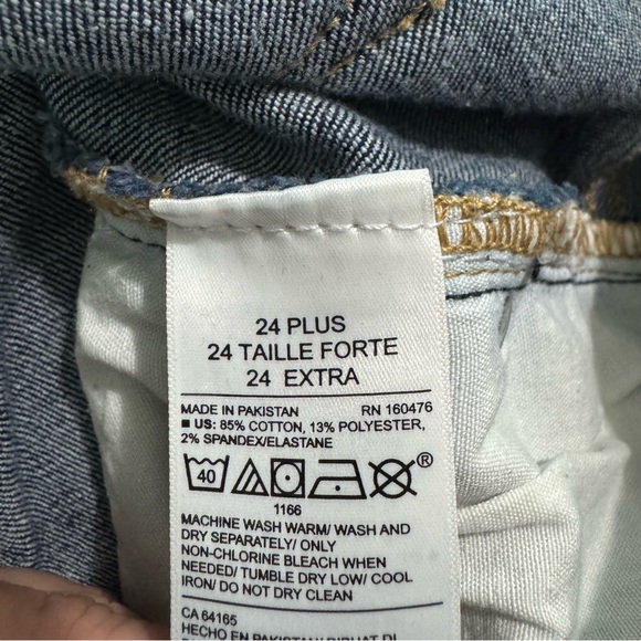 Old Navy Pull-On Jeans - Picture 3 of 4
